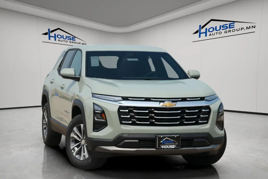 2026 Chevrolet Equinox LT photo 1