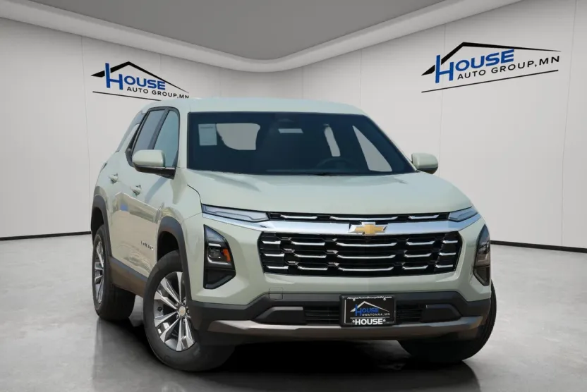 2026 Chevrolet Equinox LT photo 1