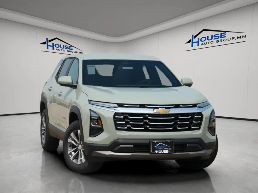 2026 Chevrolet Equinox LT photo 1