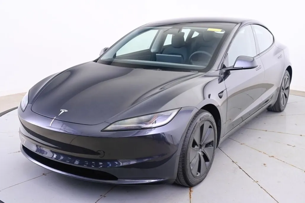 2025 Tesla Model 3 Long Range photo 1