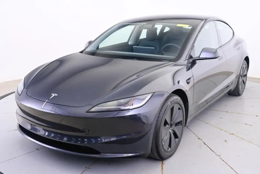 2025 Tesla Model 3 Long Range photo 1