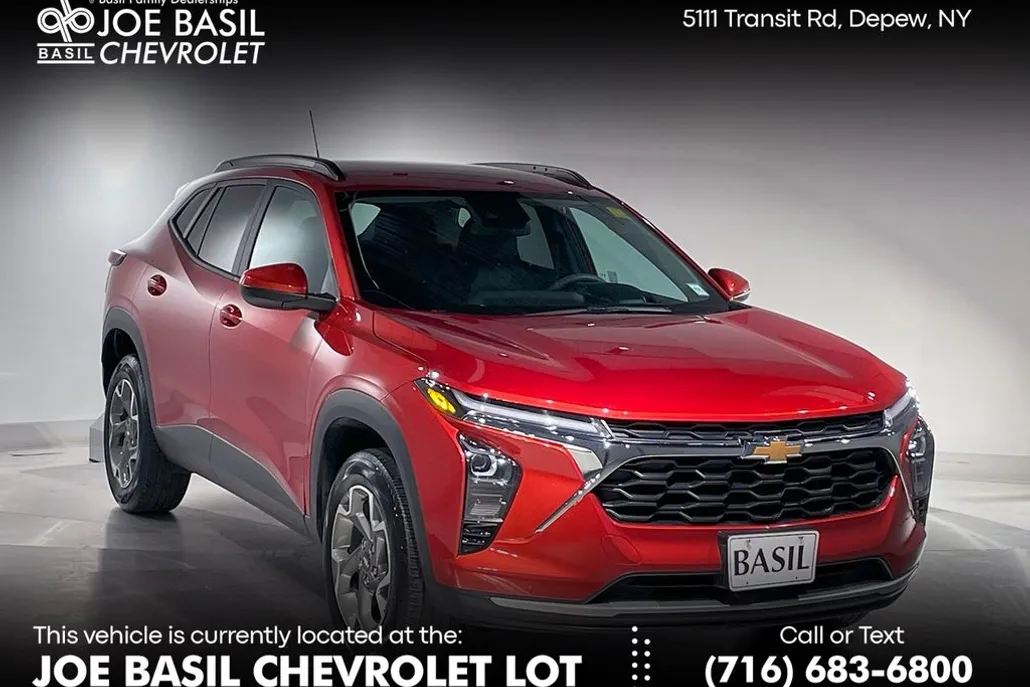 2024 Chevrolet Trax LT photo 1