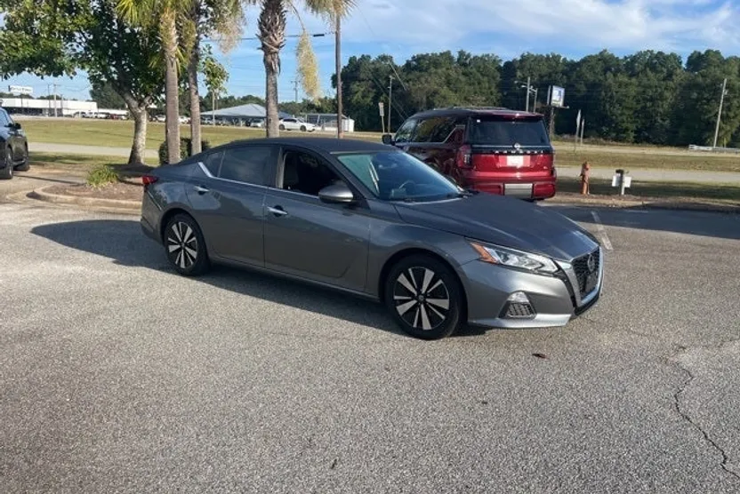 2022 Nissan Altima 2.5 SV photo 1