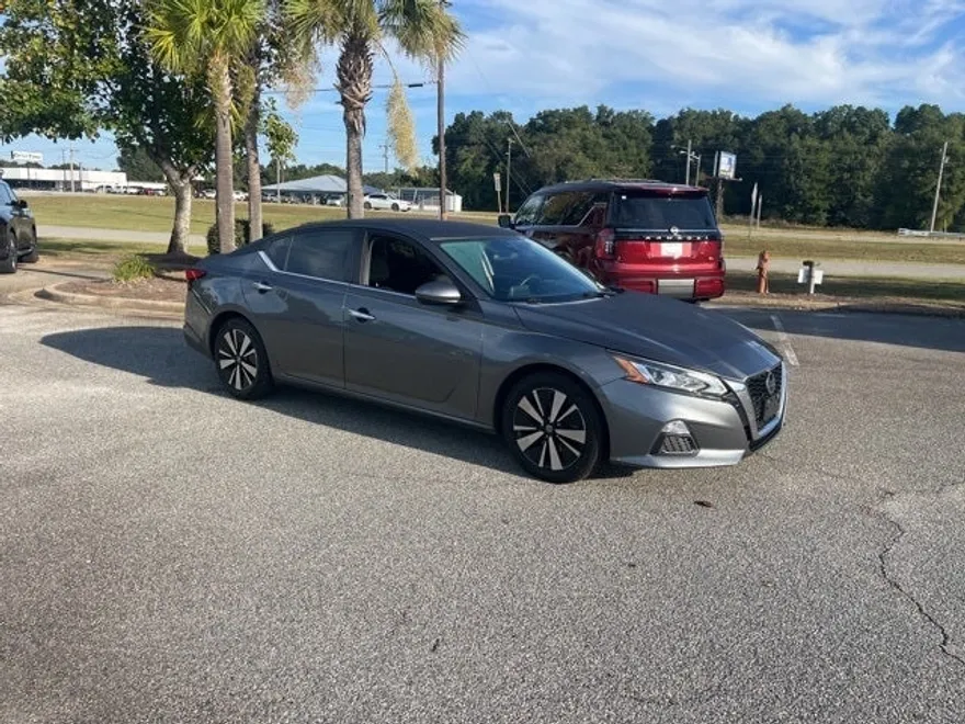 2022 Nissan Altima 2.5 SV photo 1