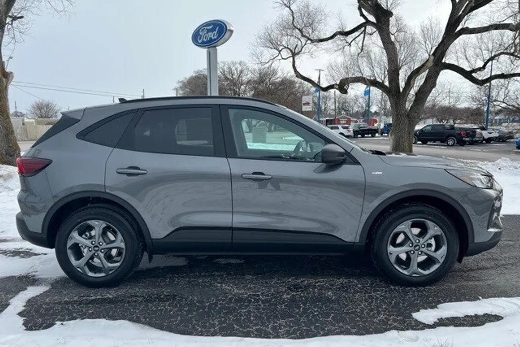 2025 Ford Escape ST-Line photo 1