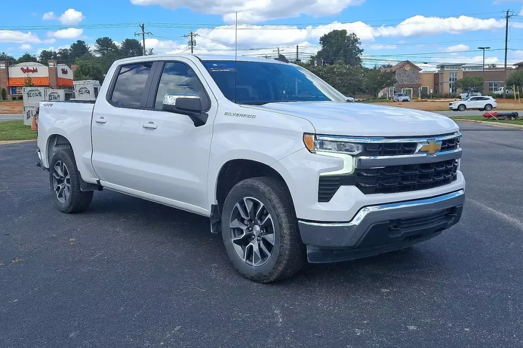 2024 Chevrolet Silverado 1500 LT photo 1