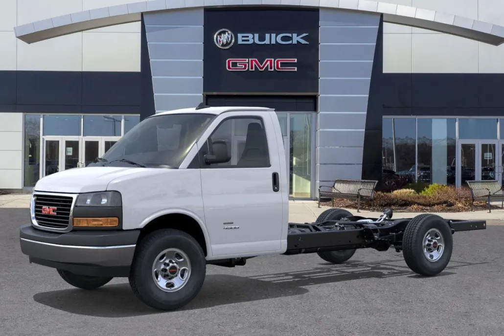 2025 Gmc Savana Cutaway 3500 photo 1