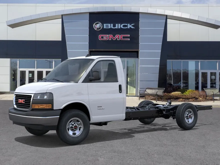 2025 Gmc Savana Cutaway 3500 photo 1