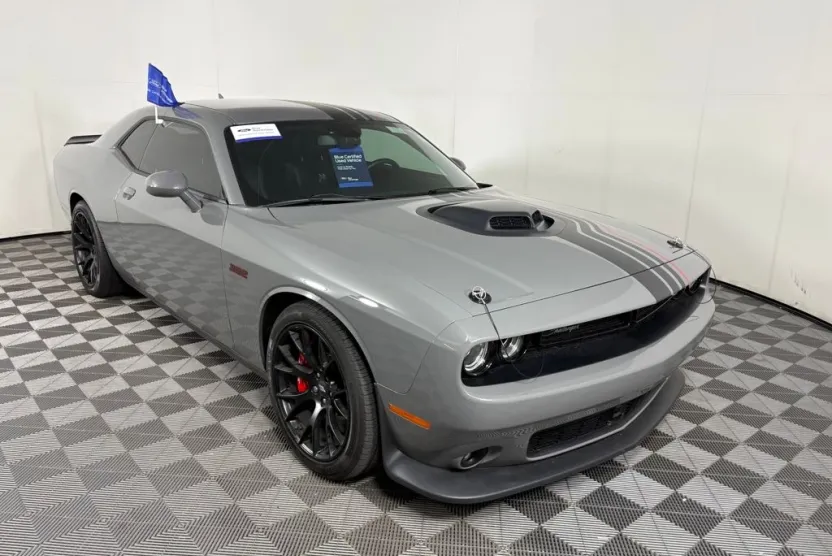 2023 Dodge Challenger R/T Scat Pack photo 1