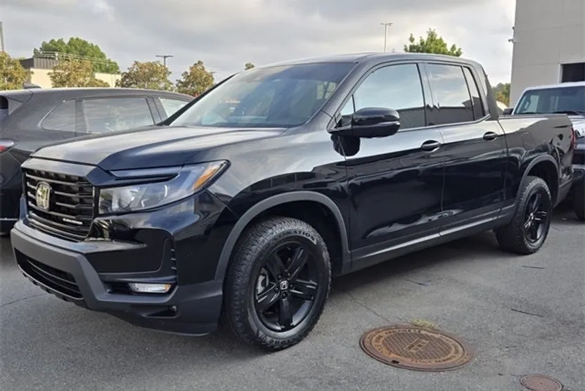 2023 Honda Ridgeline Black Edition photo 1