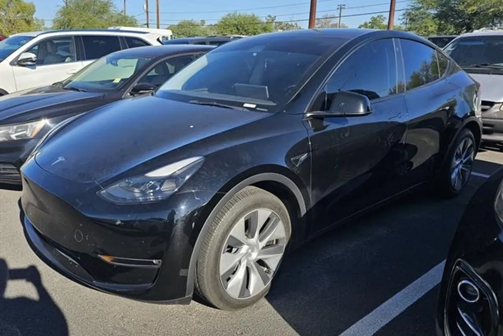 2023 Tesla Model Y Long Range photo 1