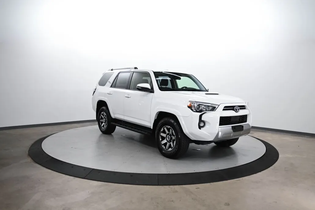 2024 Toyota 4Runner TRD Off-Road Premium photo 1
