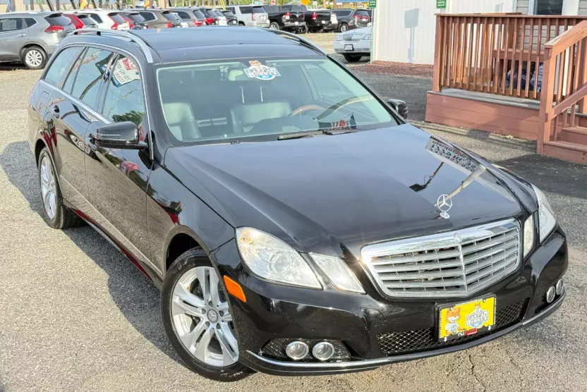 2011 Mercedes Benz E Wagon 4MATIC photo 1