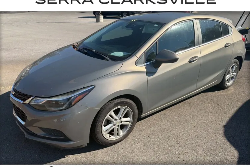 2017 Chevrolet Cruze LT photo 1