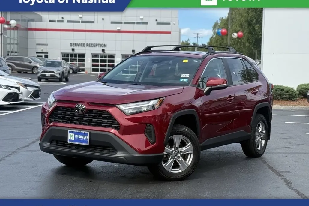 2022 Toyota RAV4 XLE photo 1