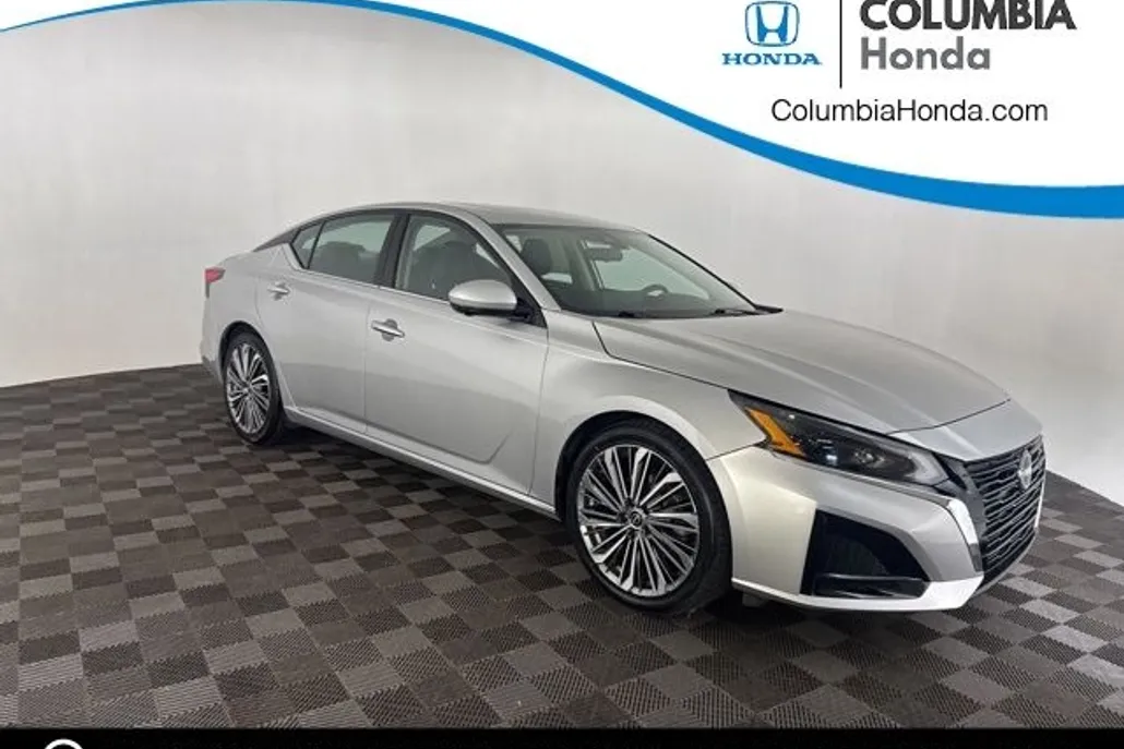 2023 Nissan Altima 2.5 SL photo 1