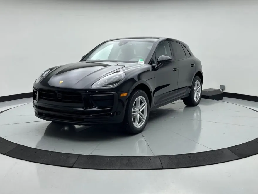 2026 Porsche Macan Base photo 1