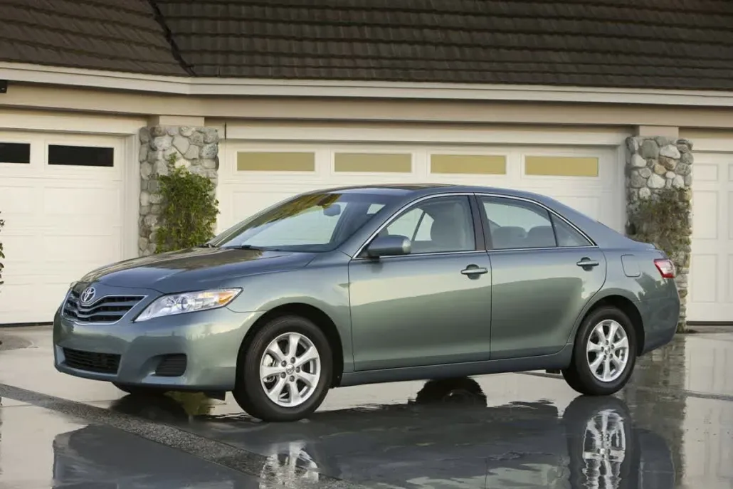 2011 Toyota Camry LE photo 1