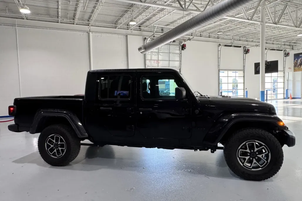 2024 Jeep Gladiator Sport S photo 1