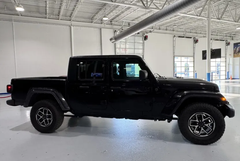 2024 Jeep Gladiator Sport S photo 1