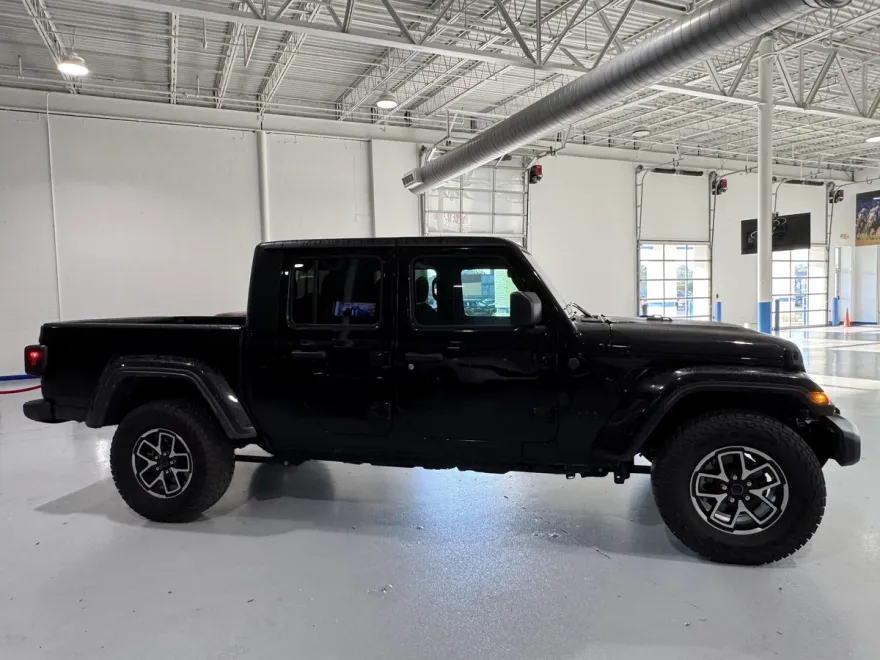 2024 Jeep Gladiator Sport S photo 1