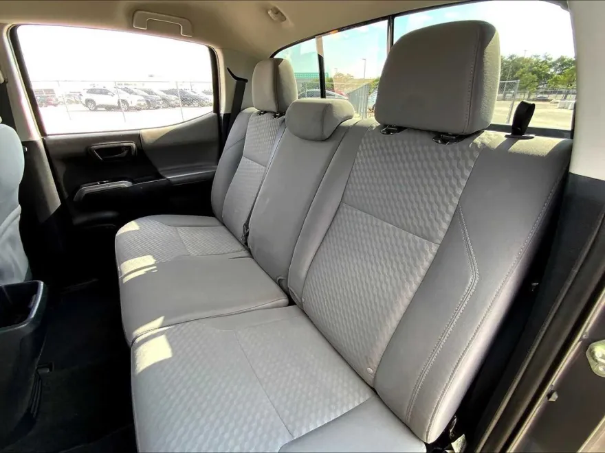 2020 Toyota Tacoma SR5 photo 19