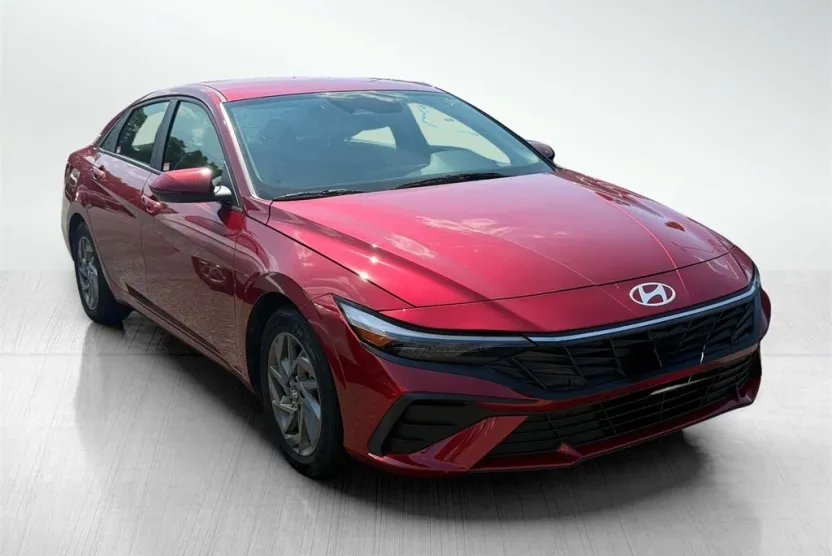 2024 Hyundai Elantra SEL photo 1