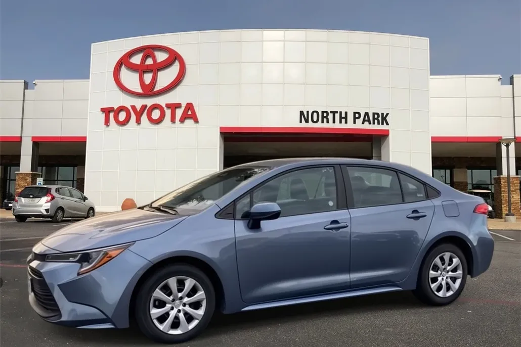 2024 Toyota Corolla LE photo 1