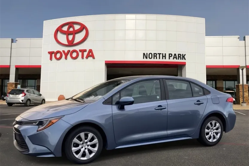 2024 Toyota Corolla LE photo 1