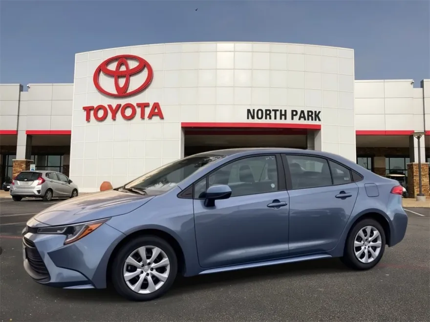 2024 Toyota Corolla LE photo 1