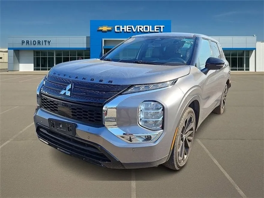 2023 Mitsubishi Outlander SE Black Edition photo 1