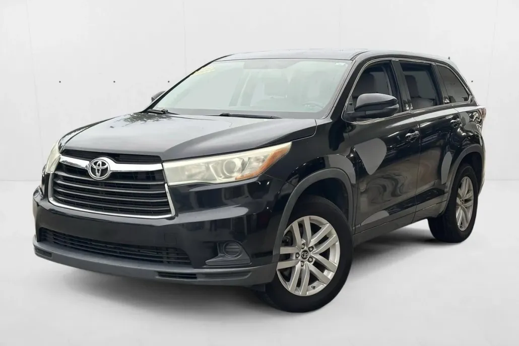 2016 Toyota Highlander LE photo 1