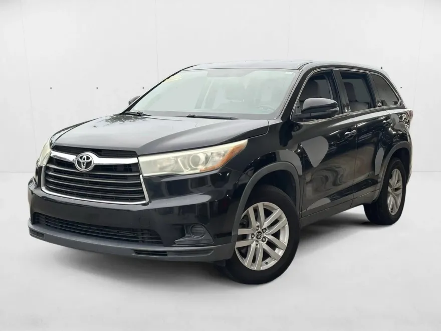 2016 Toyota Highlander LE photo 1