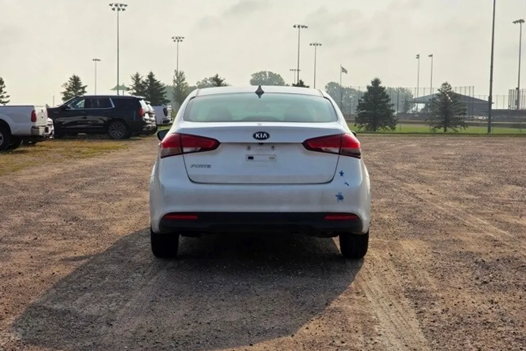 2017 Kia Forte LX photo 1