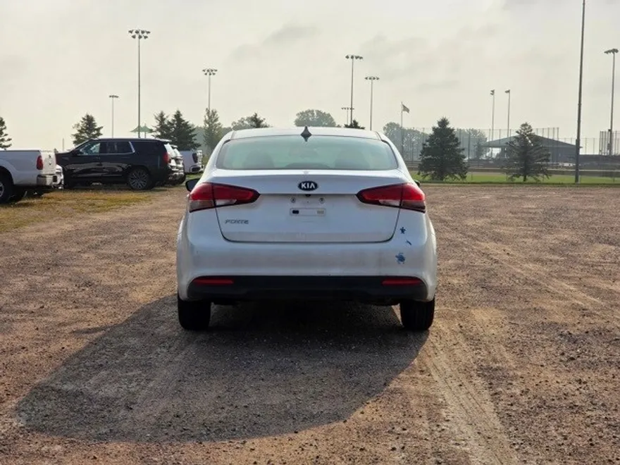 2017 Kia Forte LX photo 1