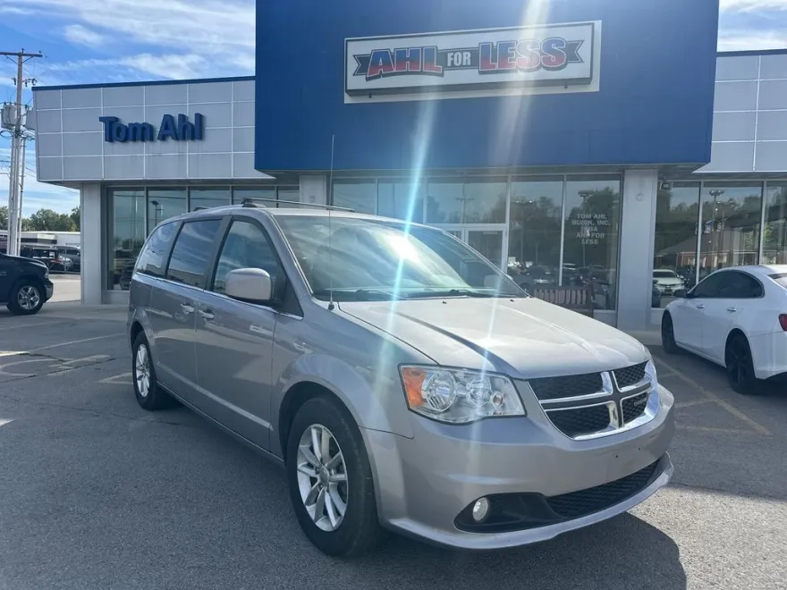 2019 Dodge Grand Caravan SXT photo 1