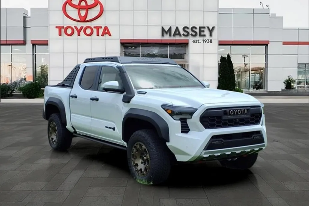 2025 Toyota Tacoma Trailhunter photo 1
