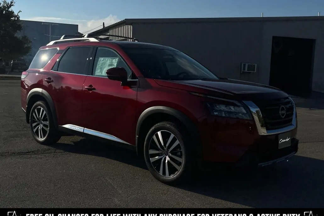 2025 Nissan Pathfinder Platinum photo 1