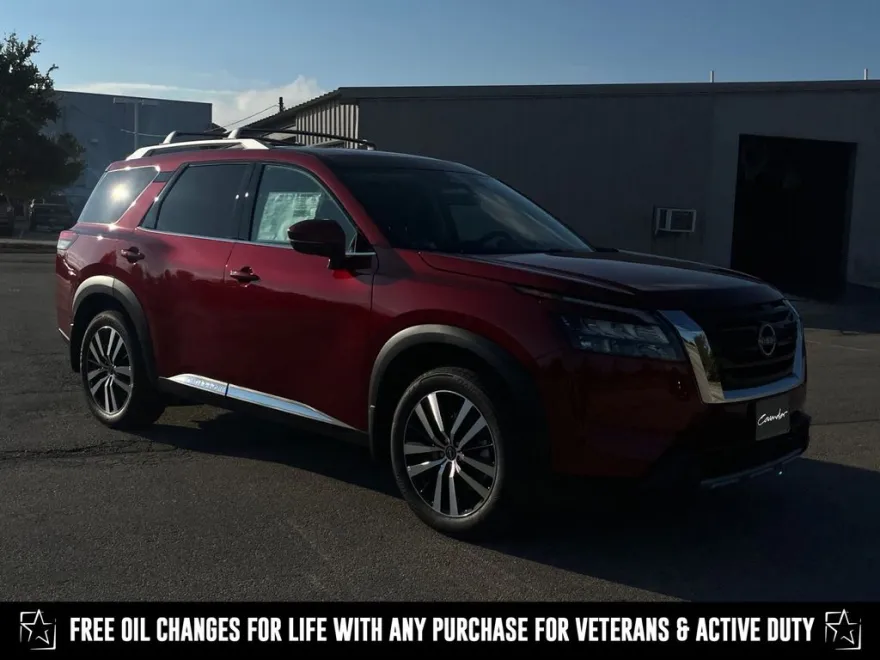 2025 Nissan Pathfinder Platinum photo 1