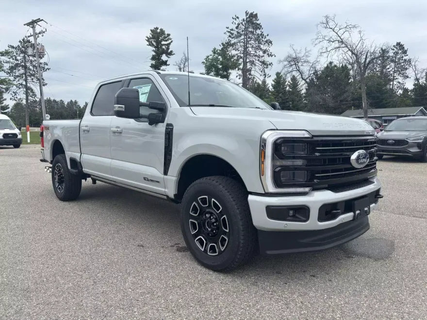 2025 Ford F-350 Platinum photo 1