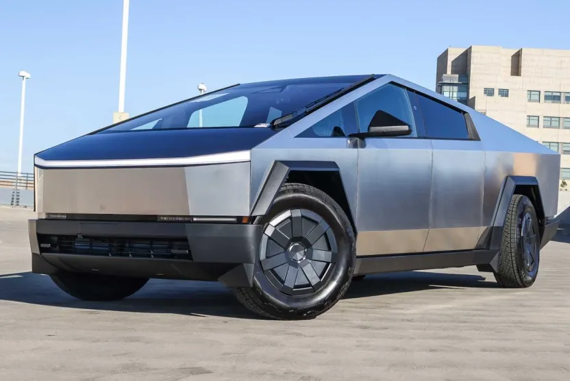 2025 Tesla Cybertruck photo 1
