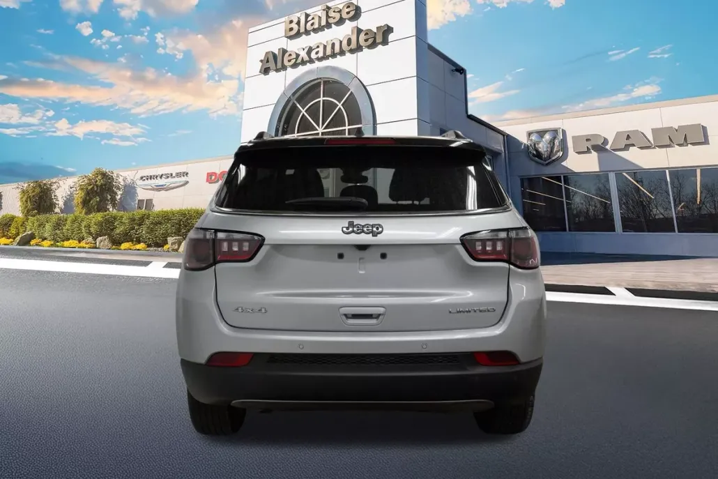 2024 Jeep Compass Limited photo 1