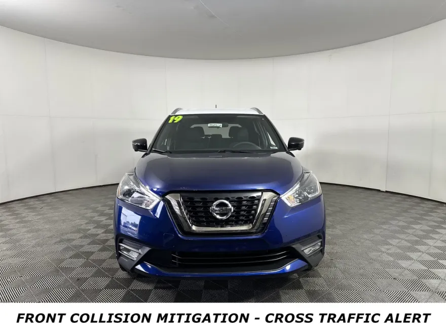 2019 Nissan Kicks SR photo 1