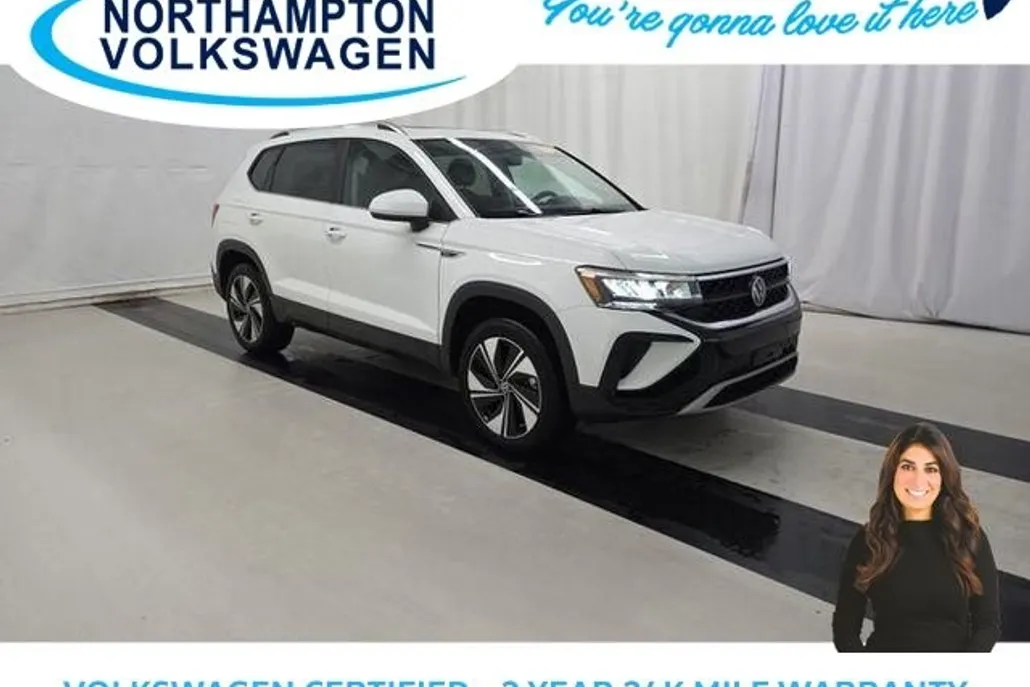 2024 Volkswagen Taos SE photo 1