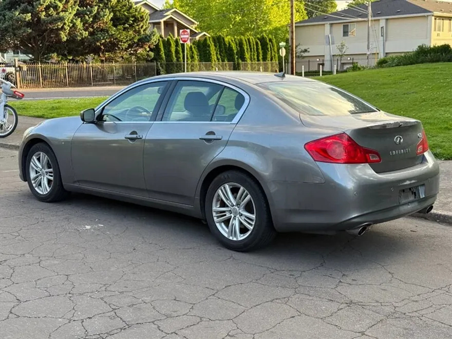2010 Infiniti G37 Journey photo 1