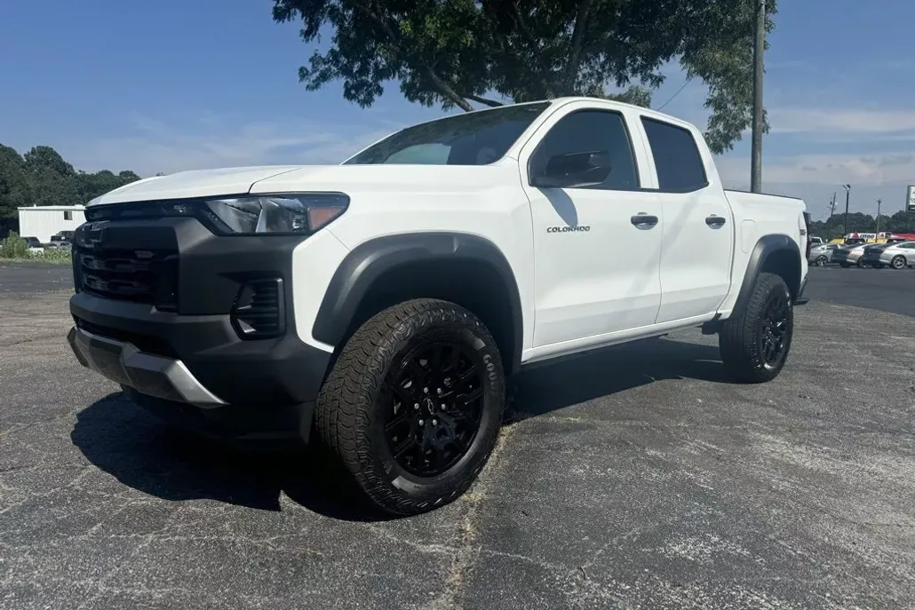 2024 Chevrolet Colorado Trail Boss photo 1