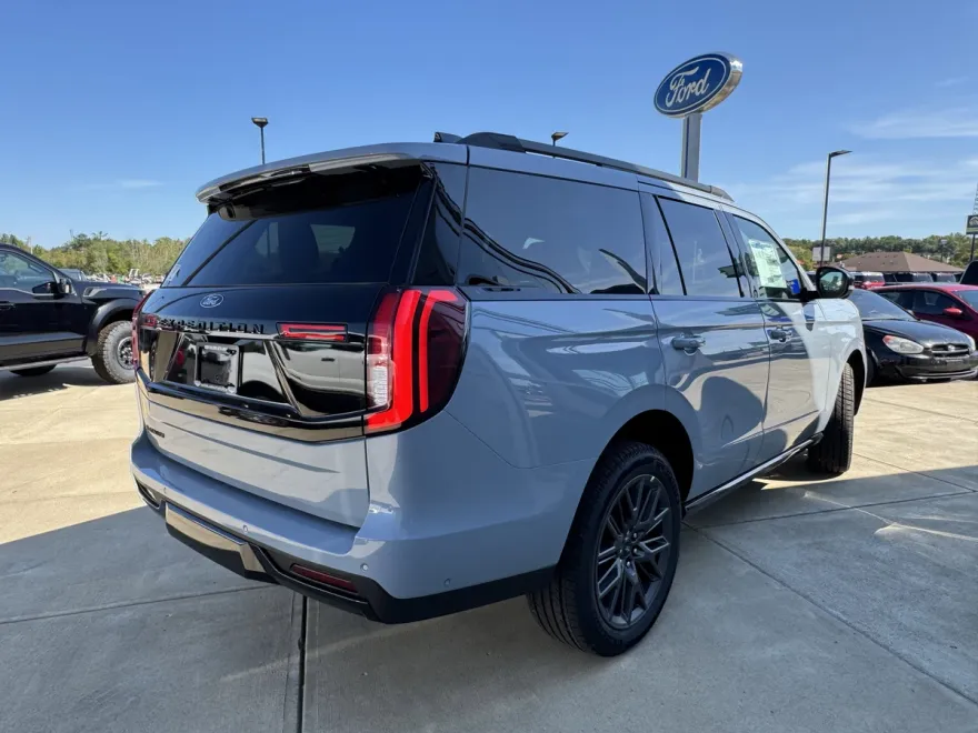 2025 Ford Expedition Platinum photo 1