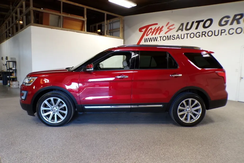 2017 Ford Explorer Limited photo 1