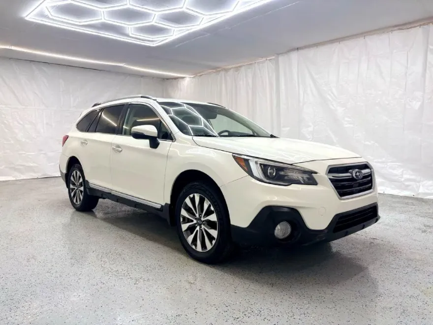 2019 Subaru Outback 2.5i Touring photo 1