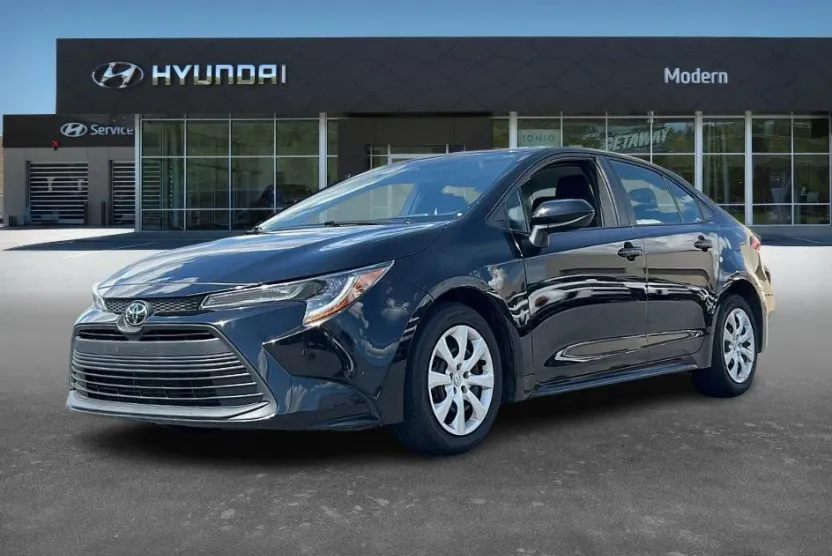 2024 Toyota Corolla LE photo 1